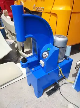 Električni hidravlični zakovice pralni Avtomobilskih zavornih oblog velika platforma, izsekavanje kovičenje stroj