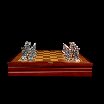 Tematskih Šah Brezplačna Dostava Visoke Kakovosti Nov Prihod Tin Cinkove Zlitine Kovin Šahovska Garnitura Rimski Slog Kosov Šah Chess Set Luksuznih