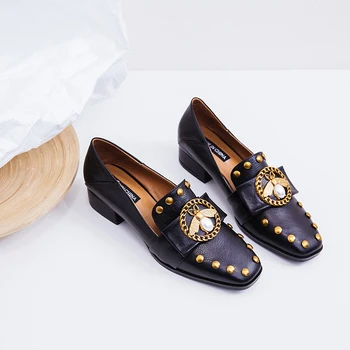 Ženske pravega usnja čebel stanovanj loafers blagovne znamke oblikovalec verige zakovice prosti čas moccasins kvadratni toe udobne čevlje, plus velikost