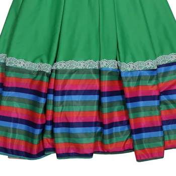 Svetla In Barvita Tradicionalni Mehiški Ljudsko Plesno Obleko Za Fazo Delovanja Deklice Vrtec