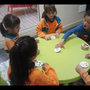 Dobble igra s kartami tabela namizna Igra Za Dobbles Otroci Samem Kartice gre za Kampiranje Kovinski Kositer Polje igrače