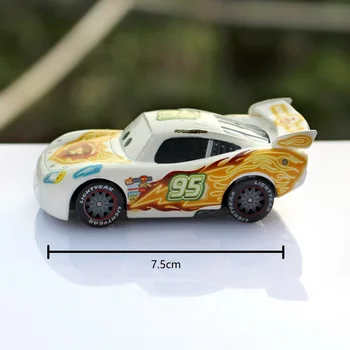 Disney Pixar Cars 2 No. 95 bela Strela Mcqueen barvne risbe Vzorec Kovinski Diecast zlitine Igrača Avto model za otroke 1:55